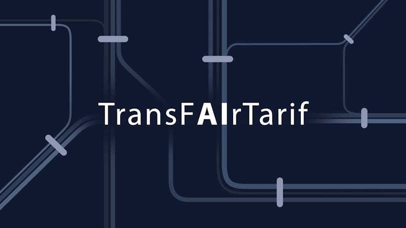 Schriftzug "TransFairTarif", bei dem die mittleren Buchstaben A und I in fett hervorgehoben sind, um die Verbindung zu künstlicher Intelligenz zu verdeutlichen. Im Hintergrund des Bildes ist der Ausschnitt eines Liniennetzes des ÖPNV zu sehen. Schriftzug "TransFairTarif", bei dem die mittleren Buchstaben A und I in fett hervorgehoben sind, um die Verbindung zu künstlicher Intelligenz zu verdeutlichen. Im Hintergrund des Bildes ist der Ausschnitt eines Liniennetzes des ÖPNV zu sehen.