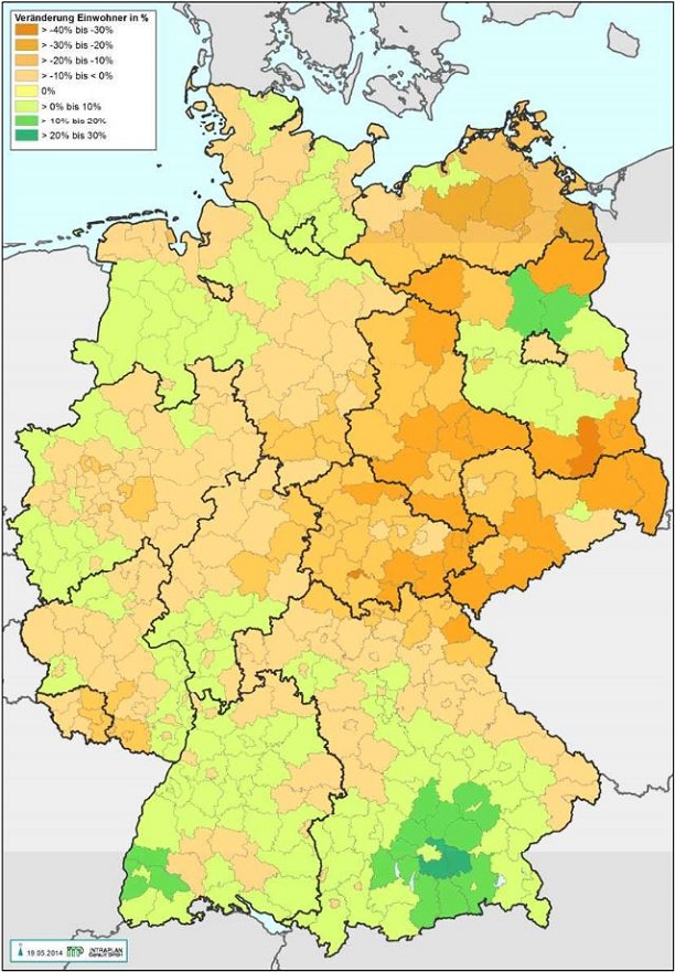 Entwicklung der Bevölkerung 2010 bis 2030 nach Landkreisen und kreisfreien Städten (orange = Abnahme; blau/grün = Zunahme) 