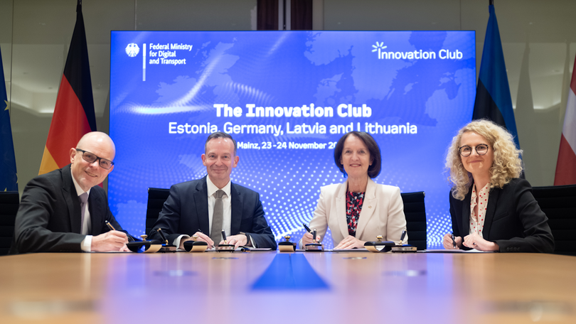 Foto vom Innovationclub mit Volker Wissing und anderen Personen an einem Tisch
