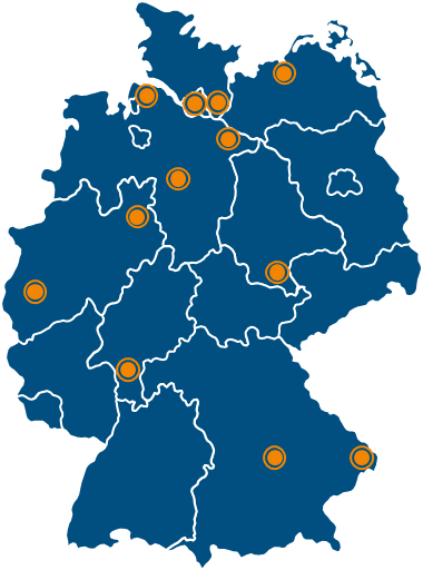 Blaue Deutschlandkarte ohne Beschriftung. Die Standorte der zwölf Modellprojekte werden durch einen orangefarbenen Punkt hervorgehoben.