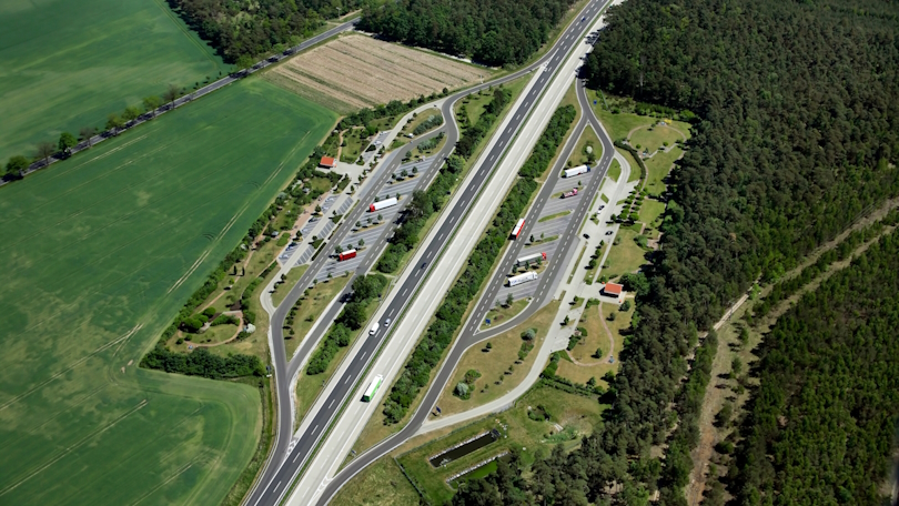 Luftaufnahme einer Raststätte an einer Autobahn Luftaufnahme einer Raststätte an einer Autobahn