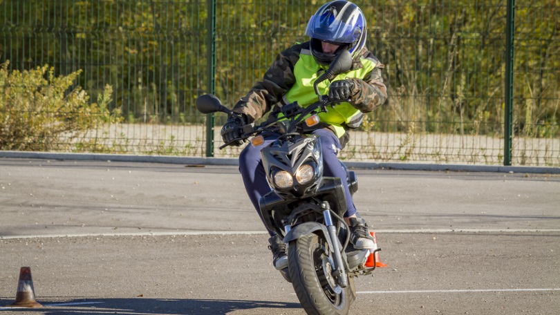 Mopedfahrer in der Fahrschule